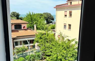 Bulldog Venice Apartment - Photo 14