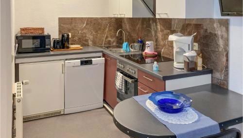 2 Bedroom Nice Apartment In Schwerin - Foto 5