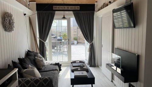 1 Bed Cabin - Sleeps 2 - Pets - Garden - Parking - Foto 2