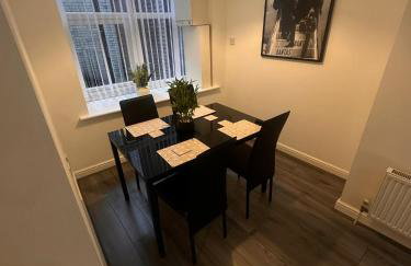 Spacious City Centre 2-Bedroom Apartment by StaySavvy Accommodation - Foto 58