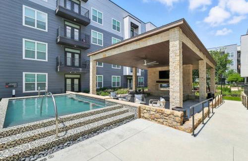 95 Luxury 2B2B Condo DT Fort Worth, Resort Style Pool & Gym, Golf Simulator, 7M to Dickies Stadium, 15M to AT&T stadium - Foto 14