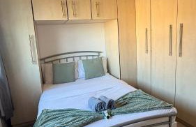 Spacious 3 Bed Apartment In Central Horsham - Photo 9