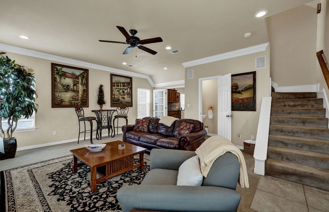 The Elizabeth Haus Upper Suite - Photo 11