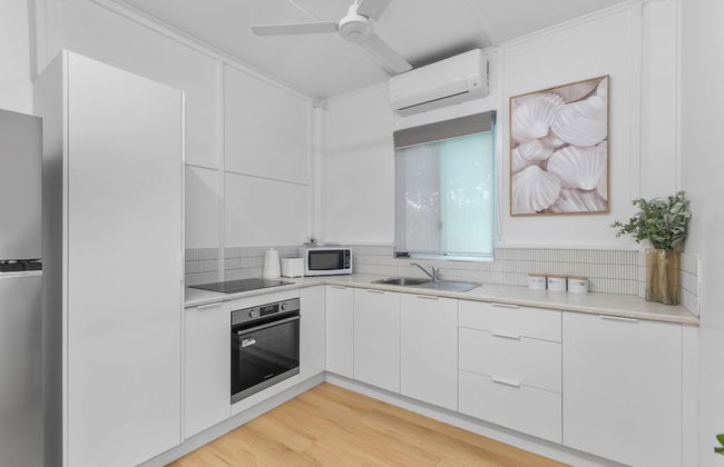 Townsville Suites - Photo 8