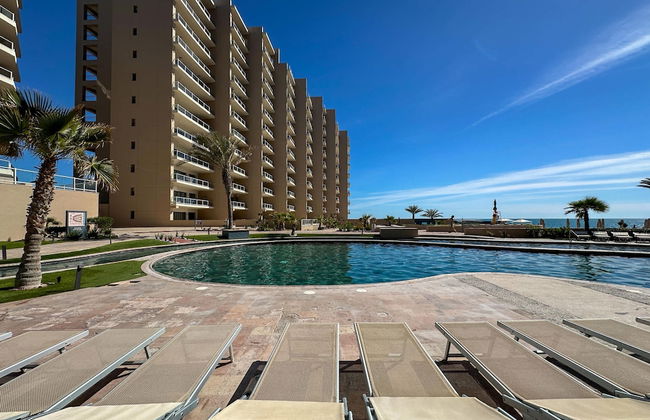 Beach Bliss Retreat 2BR Beachfront Condo - Foto 63