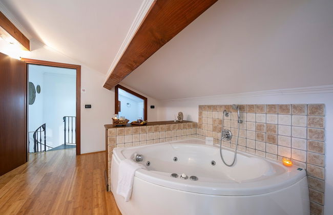 Villa Monte Enrico - Pool And Whirlpool - Foto 16