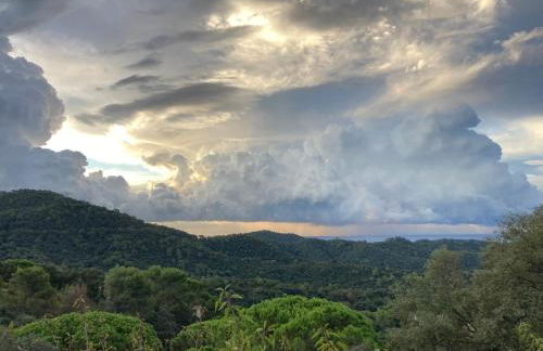 Casa con vista y jardín, a 20' de la playa - Foto 1