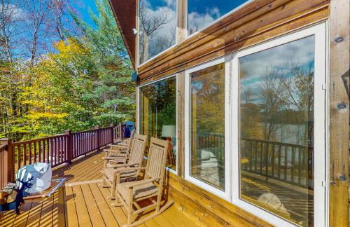 Hot Tub, Lake Views! All-Season Hinsdale Haven - Foto 34