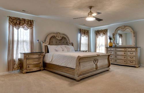 Spacious Home with Fireplace - Near Golf! - Foto 18