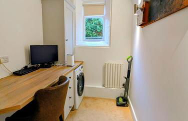 2 Bedroom Unique Converted Constabulary - Foto 5