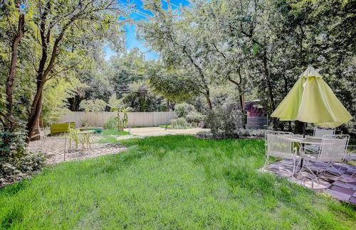 Quiet central home with enclosed yard, deck, grill, central AC, washer and dryer - Foto 31