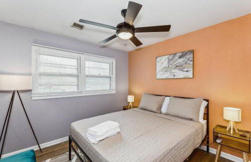 HotTub, King & PoolTable~East Wichita - Foto 19