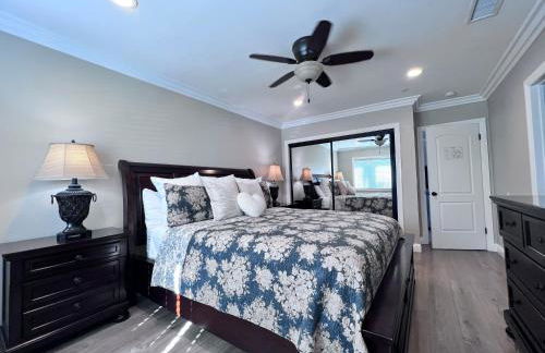 Stunning 8 bedroom 6 bathroom Pool Home - Photo 27