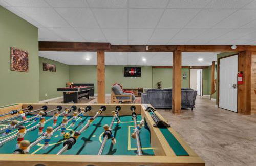 Secluded Log Cabin with Hot Tub Fire Pit Game Room - Foto 6