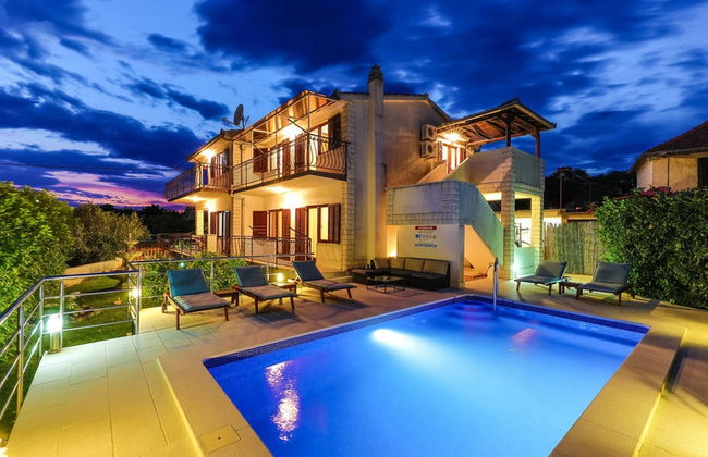 Relaxing Holiday Home With Pool, Fitness Area, and Entertainment Facilities - Foto 35