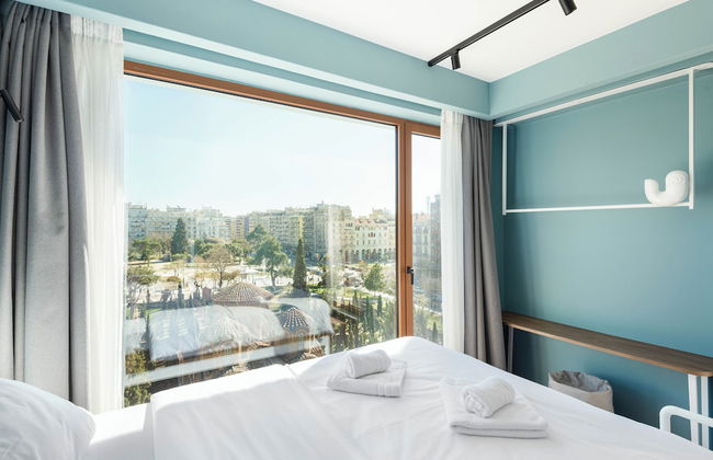 Zeus is Loose Hostel - Photo 17