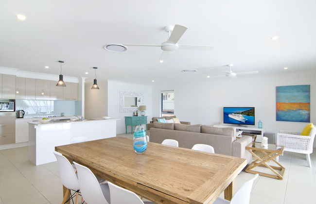 Sentosa at Tugun Beachfront Holiday Home - Photo 19