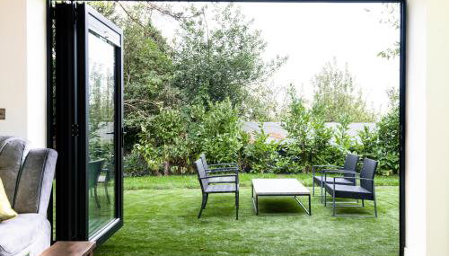 Amos Lodge Deluxe Accommodation - Foto 5, Garden, sunbed, Garden view