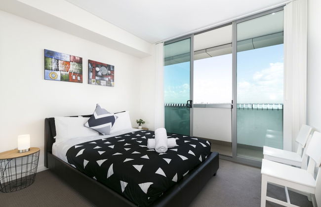 Penthouse near Airport & CBD - Photo 3