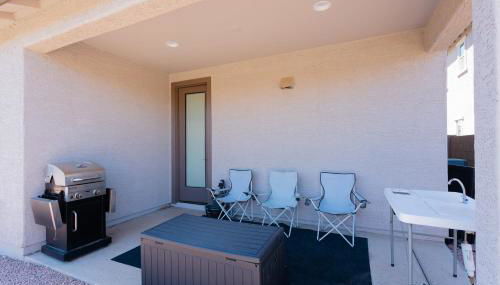 Modern Desert Home-Great for families & groups, near golf, hiking, and city fun, Private in-law suite with own entrance also available separately - Foto 3