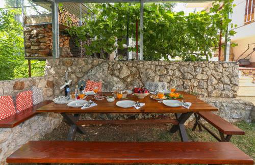 Waterfall House Getaway - Photo 4