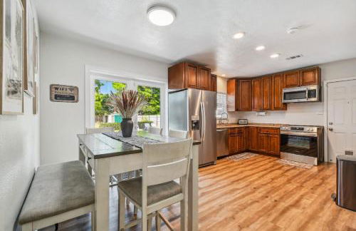 Tropical Retreat with Heated Pool & Firepit - Foto 11