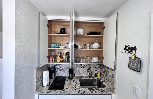 Stylish Studio Apartment By Miami International Airport - Photo 12