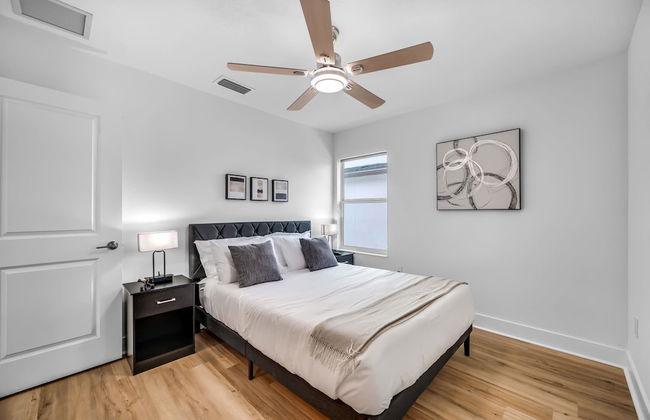 Luxury Home w Heated Pool, Gym, Playground & More! - Foto 7