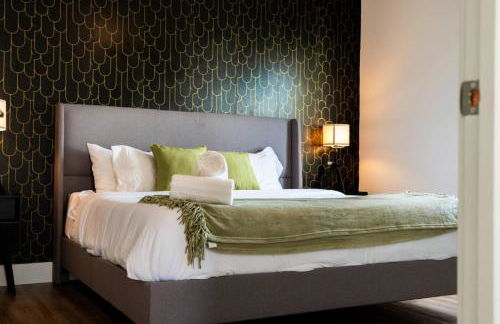 Sleek Stylish Apartment in Prime Location - Foto 14