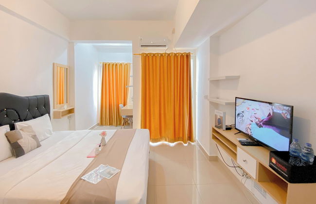 Homey and Simply Studio Apartment at The Nest Puri - Foto 4