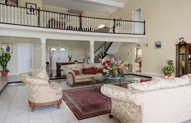 The Royal Kensington Villa - Photo 10