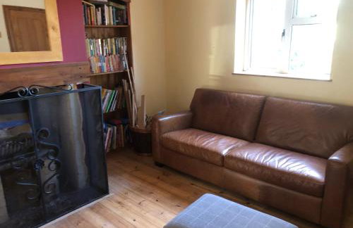 4 bedroom house walking distance to Silverstone C - Photo 4