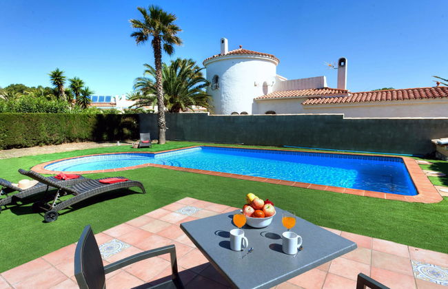 Villa Caleta - Photo 2