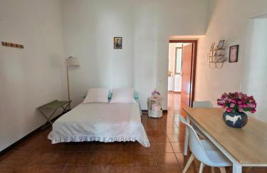 Charming Home with Private Patio near Swiss Border and Transport - Daisy, Loggiadeifiori - Foto 3