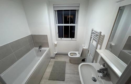 Contemporary 2-Bed Apartment with Parking Bedford - Foto 14