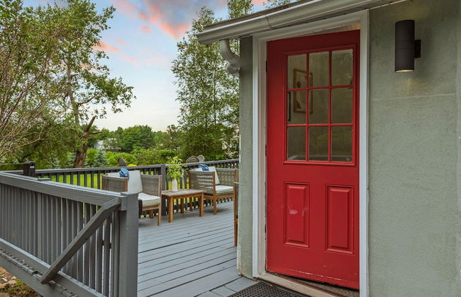 Inn the Poconos by Avantstay Private Lake Access Enclosed Hot Tub - Photo 33