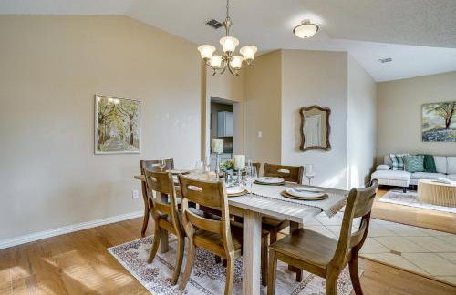 Family Getaway with Fenced Yard in Haltom City! - Foto 7