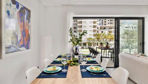 2-Bedroom Beachside Apartment with Pool & Parking - Foto 3