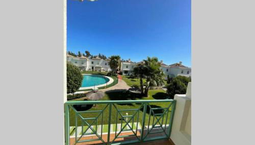 Casa adosada con porche, piscina y pista de pádel, junto al campo de golf - Foto 5