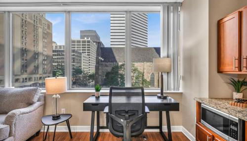 Modern Condo w/ Cathedral Views in Great Location - Foto 2