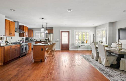 Cozy 3BR Steps to Dining & Attractions - Foto 8