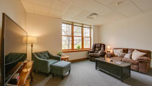 Pet-Friendly New Kensington Apt with Shared Perks - Foto 4