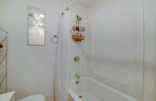 Nurse-Ready Rental 10 Mi to Dtwn Riverside! - Foto 19