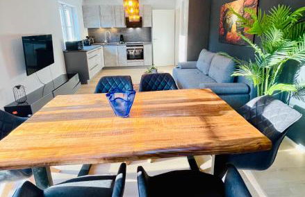 The Villa Toscana, a serene retreat in Center of Friedrichshafen City with lush green lawns, terrace & private garage- Lidl, Bakery walking distance- Bodenseecenter, Sportsbad 3 mins, Lake 7 mins - Foto 28