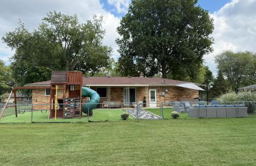 Delightful 3 Bd Home with King size bed, hot tub, playground! - Foto 44
