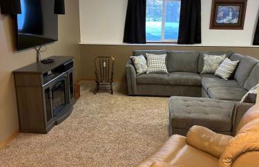 Cozy Palmer Retreat with Steam Sauna and Playground - Foto 3