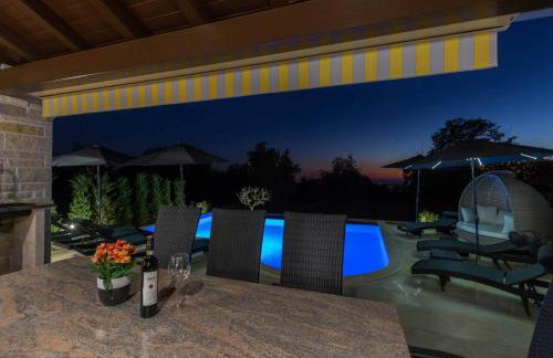 Villa in Deklici with Infinity Pool & Sea Views - Foto 43