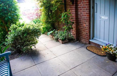 Walking distance to hospital and town with free off-road parking - Foto 15