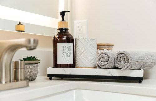 Stunning 2BR apartment steps from Santa Monica pier - Photo 17