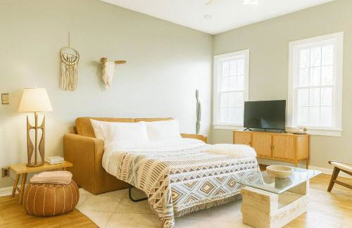 Old School Charm | Sleeps 6 - Foto 36